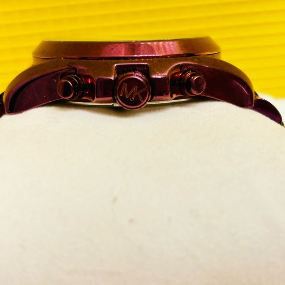 Michael Kors Purple Bradshaw Watch - Picture 8 of 9